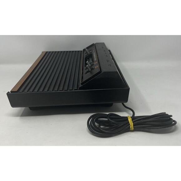 Atari 2600 4 Switch Model Woodgrain UNTESTED AS IS. - Picture 6 of 9